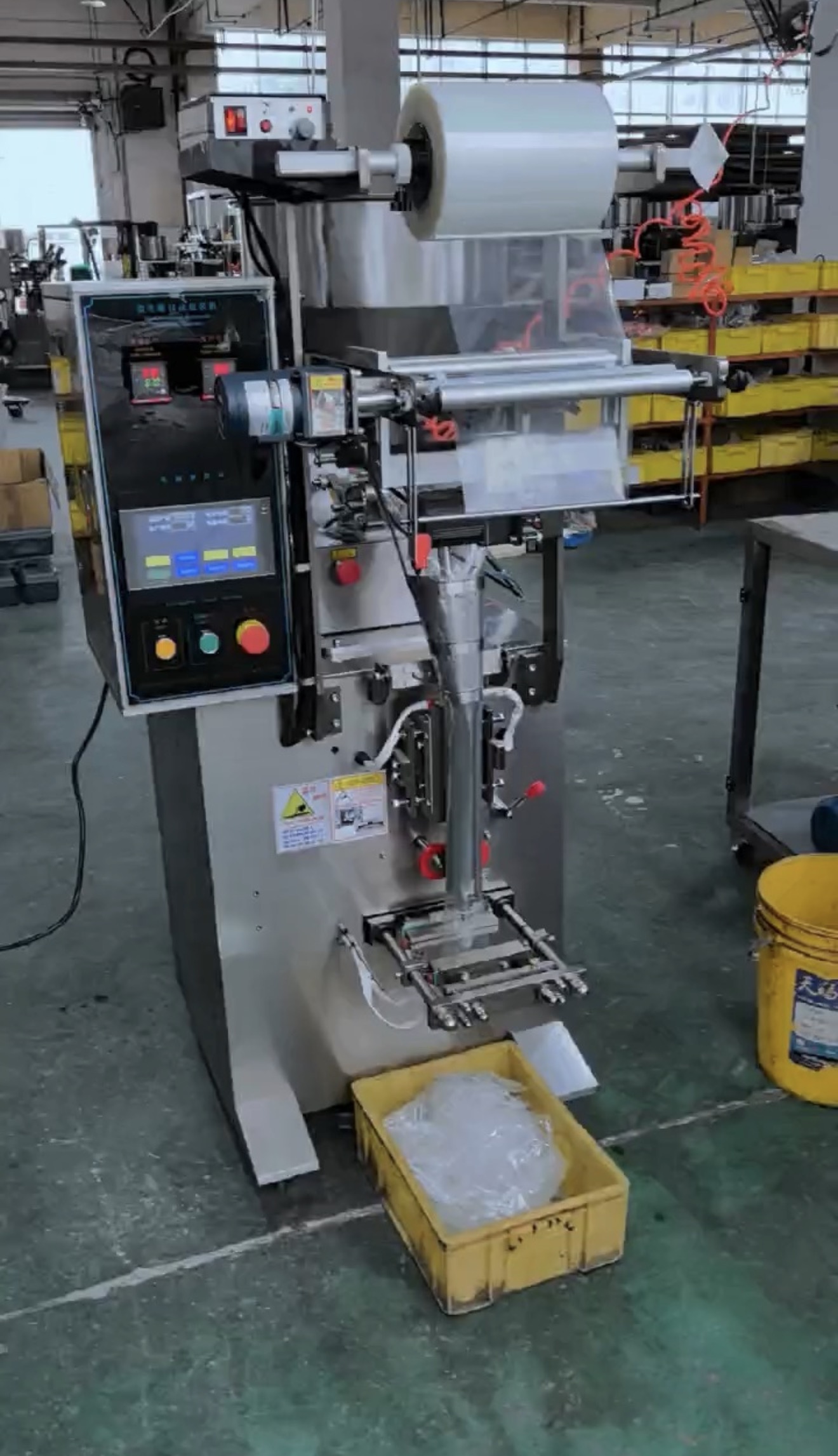 Sachets/ pillow packing machine